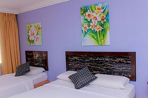 Queenspark Lovita Hotel