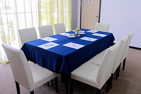 Queenspark Lovita Hotel