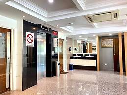 Queenspark Lovita Hotel