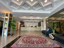 Queenspark Lovita Hotel