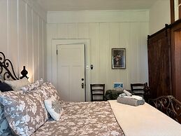 Hilo Bay Oceanfront B&B