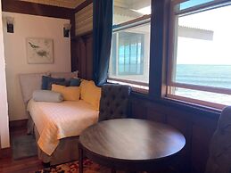 Hilo Bay Oceanfront B&B