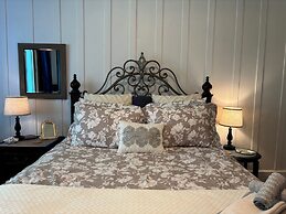 Hilo Bay Oceanfront B&B