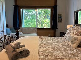 Hilo Bay Oceanfront B&B