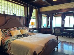 Hilo Bay Oceanfront B&B