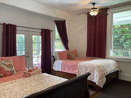 Hilo Bay Oceanfront B&B