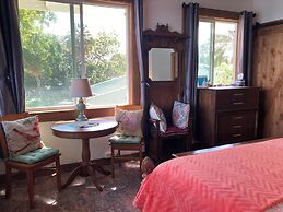 Hilo Bay Oceanfront B&B