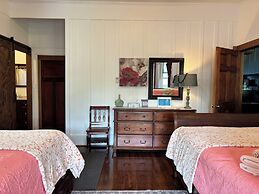 Hilo Bay Oceanfront B&B