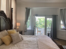 Hilo Bay Oceanfront B&B