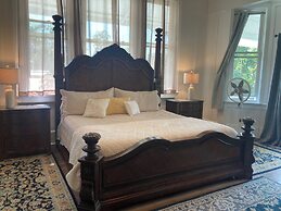 Hilo Bay Oceanfront B&B