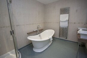Woodborough Inn