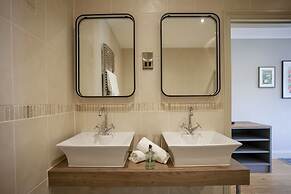 Woodborough Inn