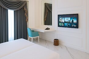 The Grantage Hotel & Sky Lounge