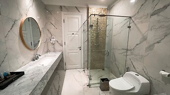 The Grantage Hotel & Sky Lounge