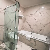 The Grantage Hotel & Sky Lounge