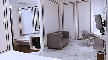 The Grantage Hotel & Sky Lounge