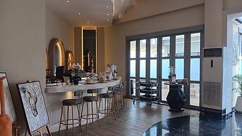 The Grantage Hotel & Sky Lounge