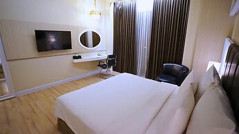 The Grantage Hotel & Sky Lounge