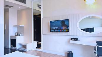 The Grantage Hotel & Sky Lounge