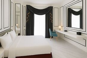 The Grantage Hotel & Sky Lounge