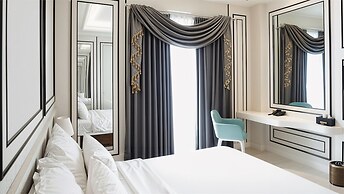 The Grantage Hotel & Sky Lounge