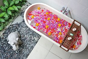 Solo Villas and Retreat