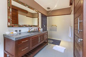 Solo Villas and Retreat