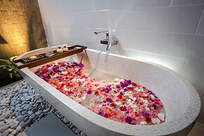 Solo Villas and Retreat