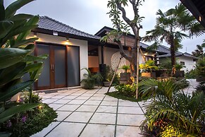 Solo Villas and Retreat