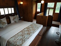 The Golf Green Hotel