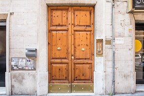 Floor 6 by DOT Suites