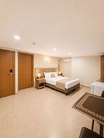 Hotel Real Life