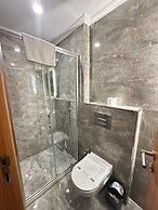 Hotel Real Life