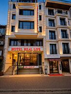 Hotel Real Life