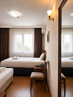 Hotel Real Life