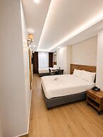 Hotel Real Life