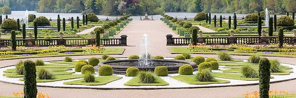 The Dog and Doublet Inn