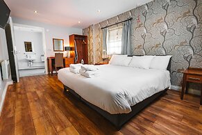 The Dog and Doublet Inn