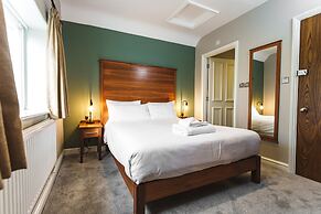 The Dog and Doublet Inn