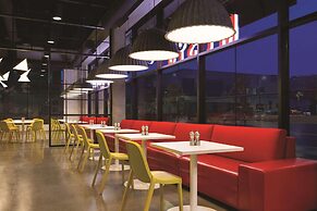 Radisson RED Minneapolis Downtown