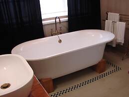 Die Waenhuis Guest House