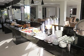 Las Brisas Beach Hotel