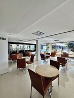 Las Brisas Beach Hotel