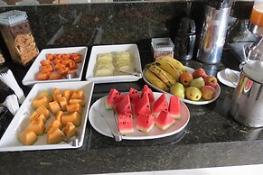 Las Brisas Beach Hotel