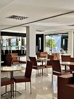 Las Brisas Beach Hotel