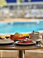 Las Brisas Beach Hotel