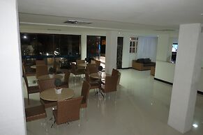 Las Brisas Beach Hotel