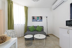 Beach View Apartments And Studio