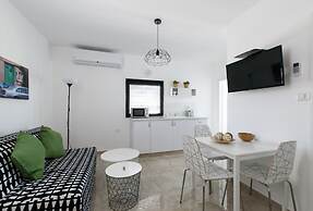 Beach View Apartments And Studio