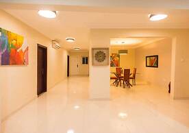 Earl Heights Suites Hotel